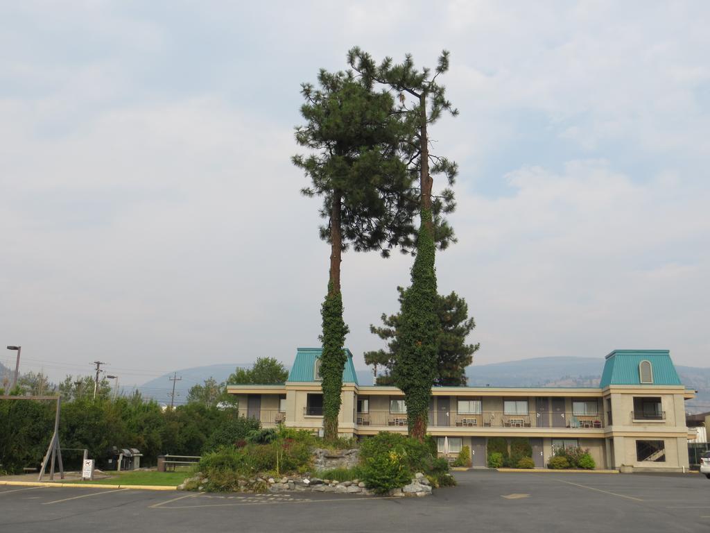 Super 8 Penticton Hotel Exterior photo