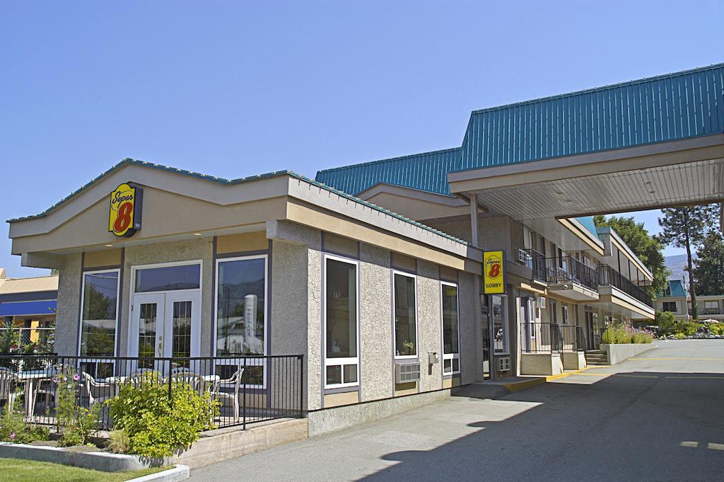 Super 8 Penticton Hotel Exterior photo